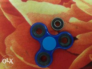 Fidget spinner with free bearing