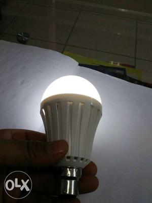 LED ac/dc bulb