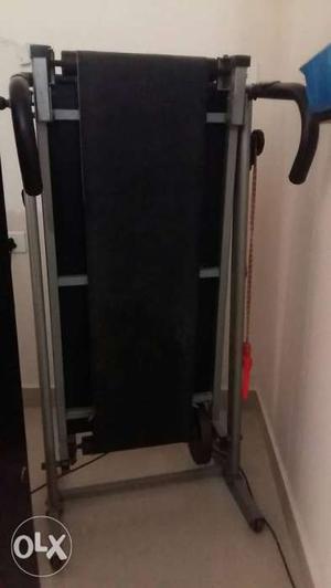 Manual treadmill.. needs oiling in very good condition