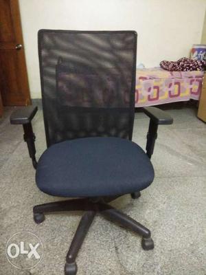 Office chair in a very good condition for