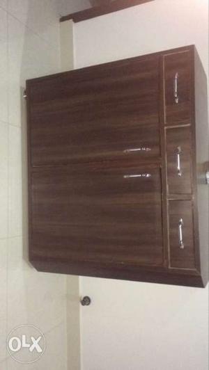 TV almirah in very good condition...3 drours and