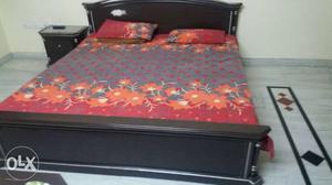 Sagwan wood double bed with one side table and