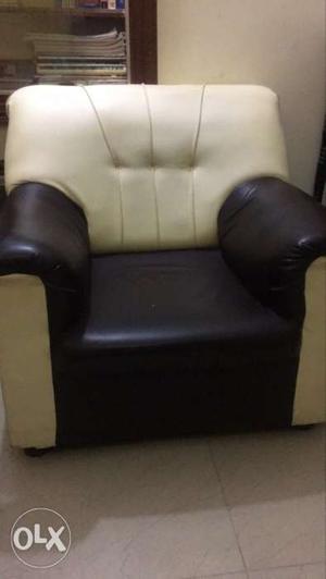 2 leather Sofa 1 seat * 2 to sell