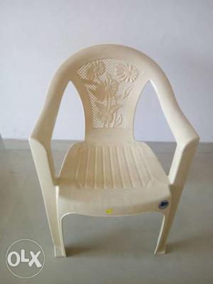 3 plastic chairs for 800 rupees, New Condition,