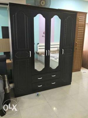 4 door wardrobe with 2 Miror. lock and shelf.