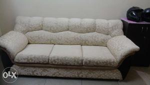 7th month old spacious lounge sofa set(5 stated)