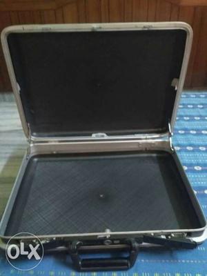 A briefcase easy to lift and is perfect for a