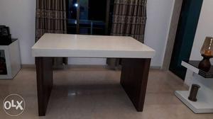 Black and white Korean table - Brand new and very good