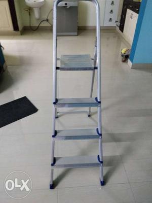 Brand new 3 step aluminium ladder bought a month