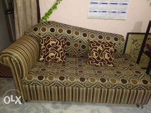 I want to sell my couch n L shape sofa. its in