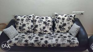Sofa set in great condition (3+1+1) available