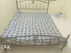 Solid queen size iron bed (without box and