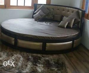 Unused Round Wooden Bed with Mattres and 8 pillows with