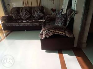 Very good condition 2 sit and 3 sir sofa