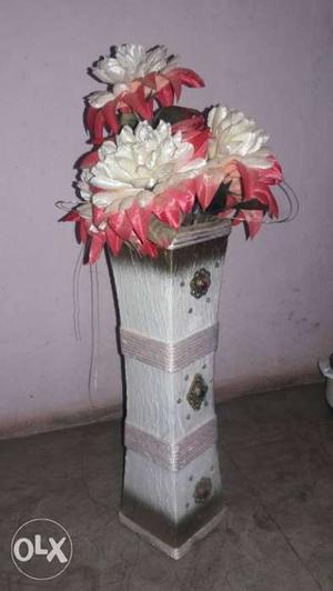 White And Gray Ceramic Flower Vase