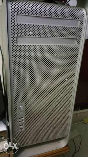 Mac pro with apple monitor