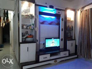 Wall unit in very good condition and wel