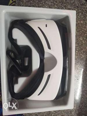 White And Black VR Headset With Box