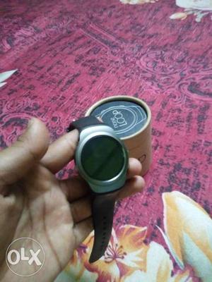 Noise loop smart watch good condition run with