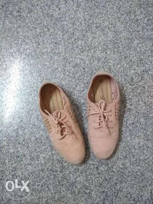 Pink shoes size: 37