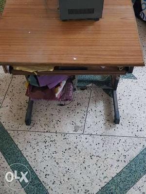 Computer table used good condition