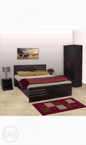 Full bedroom set with genuine guarantee. lots of