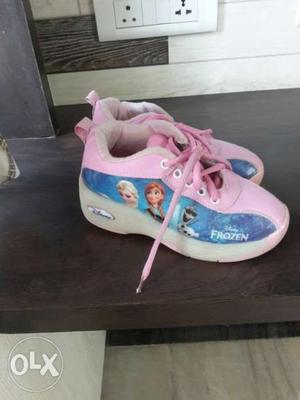 Girls sport shoes with wheels imported