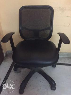 3 Office chairs available for sale in a good
