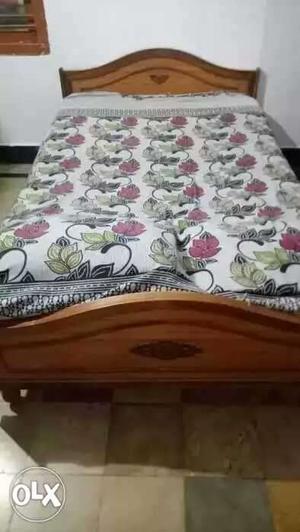 Brown wood and take cot good condition