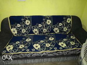 New sofa set in good condition.