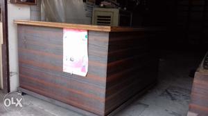 Shop counter with steel stand. In good condition.