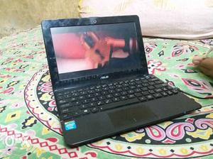 Asus 10 inch laptop,windows 10, 2 gb ram,320