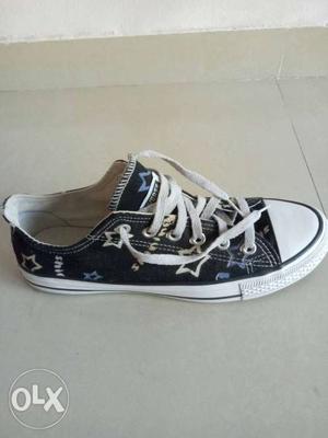 Brand new converse sneaker 7.5 size...Only used