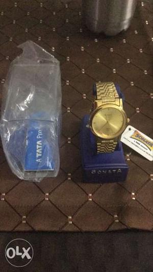 Brand new sonata mens watch, golden in colour,