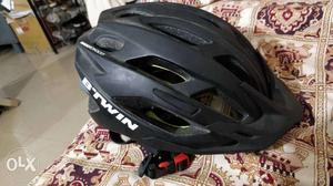 Decathelon bicycle helmet(used twice)