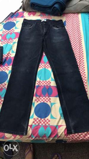 For boys.. levis jeans.. 32 waist.. 42 length.. 2