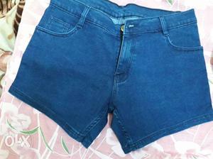 Hot pant blue denim not even used size 34