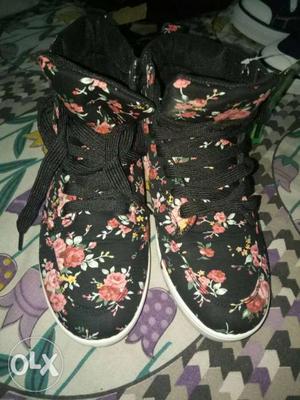 Khadims Black-and-pink Floral High-top Sneaker