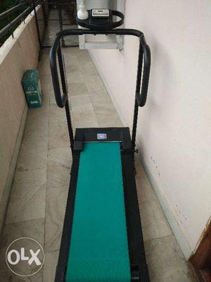 Manual Treadmill Electricity Not Required With Water Bottle
