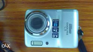 Nikon coolpix 4 mp digital camera (