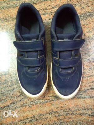 Pair Of Blue Tennis Shoes Size 5 Artengo Decathlon