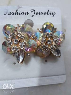 Pair Of Gold-colored Fashion Jewelry Flower Pendant Earrings