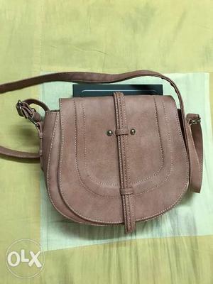 Sling bag in light pink colour. Completely unused.