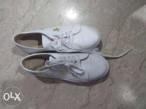 Unused shoes Pure white color