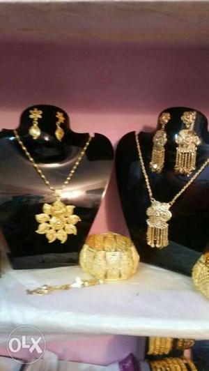 Women's Gold-colored Jewelries