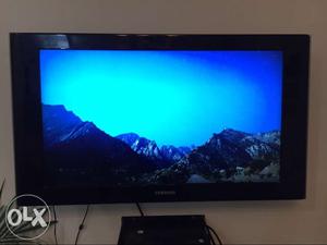 32" inches Samsung LCD in perfect condition.
