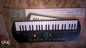 Black Electric Piano Keyboard With Box