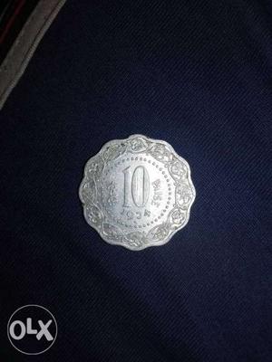 Escalloped Silver-colored 10 Indian Paise Coin