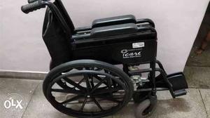 Foldable wheelchair with brakes