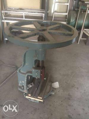 Gray Patra bending Press hardly used machine to sell urgent
